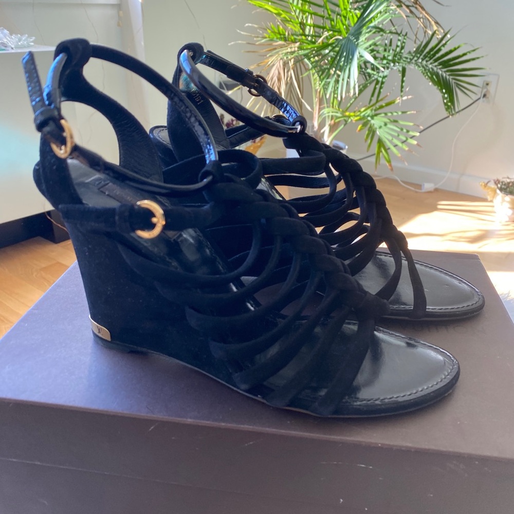 Louis Vuitton Wedge (size 39)